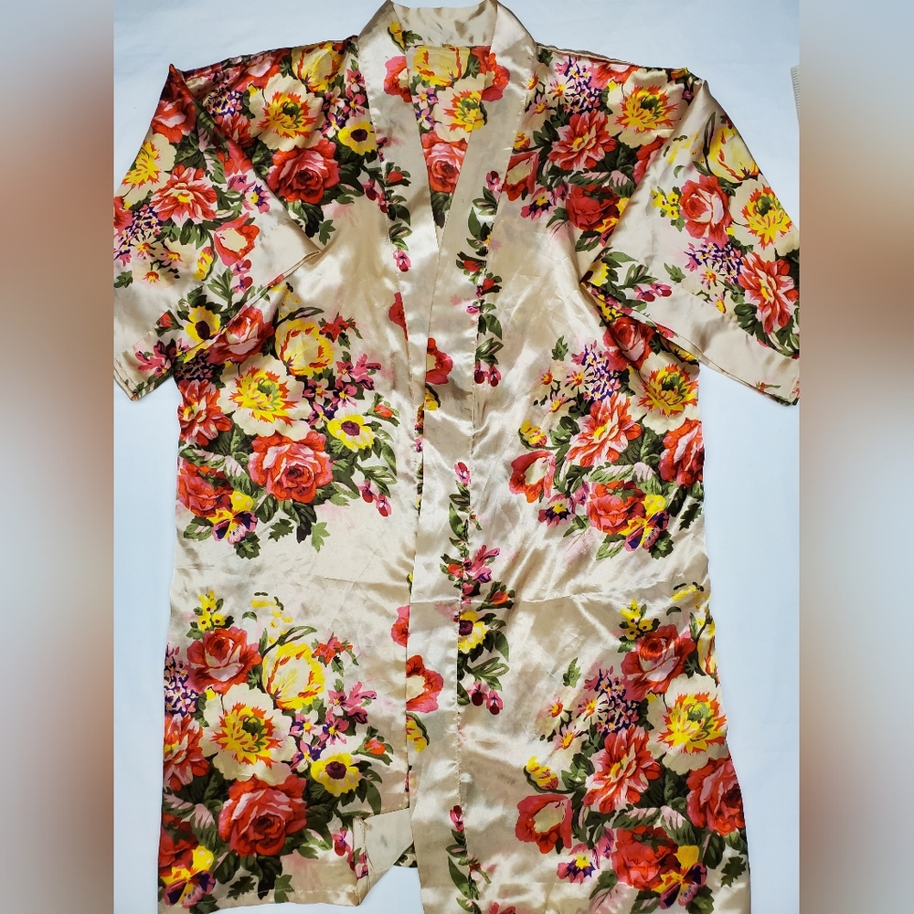 Vintage Style Floral Satin S Kimono Robe Cream Red Rose Print Boho Cottagecore